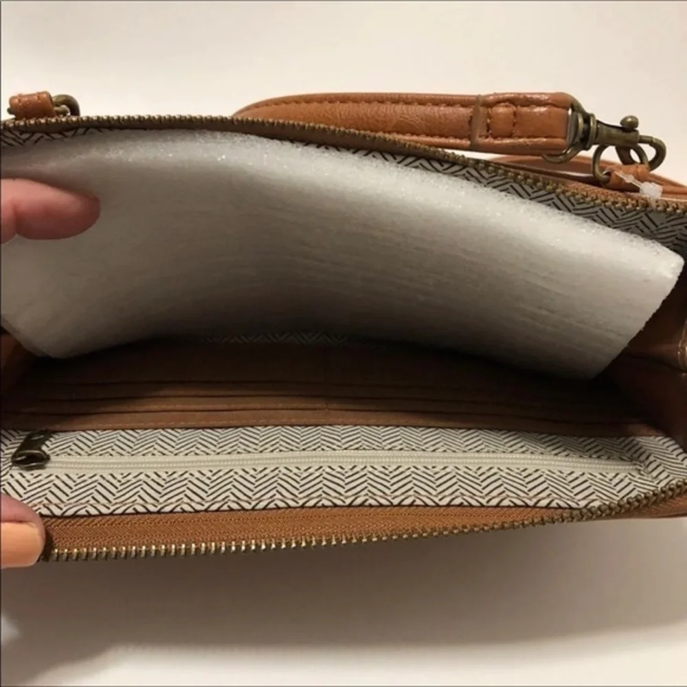 Clover Wallet On A Strap Purse Crossbody‎ Brown New